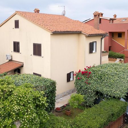 Apartments Mirella Novigrad  Luaran gambar