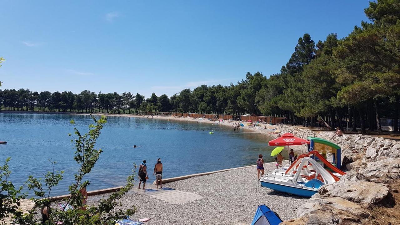 Apartments Mirella Novigrad  Luaran gambar
