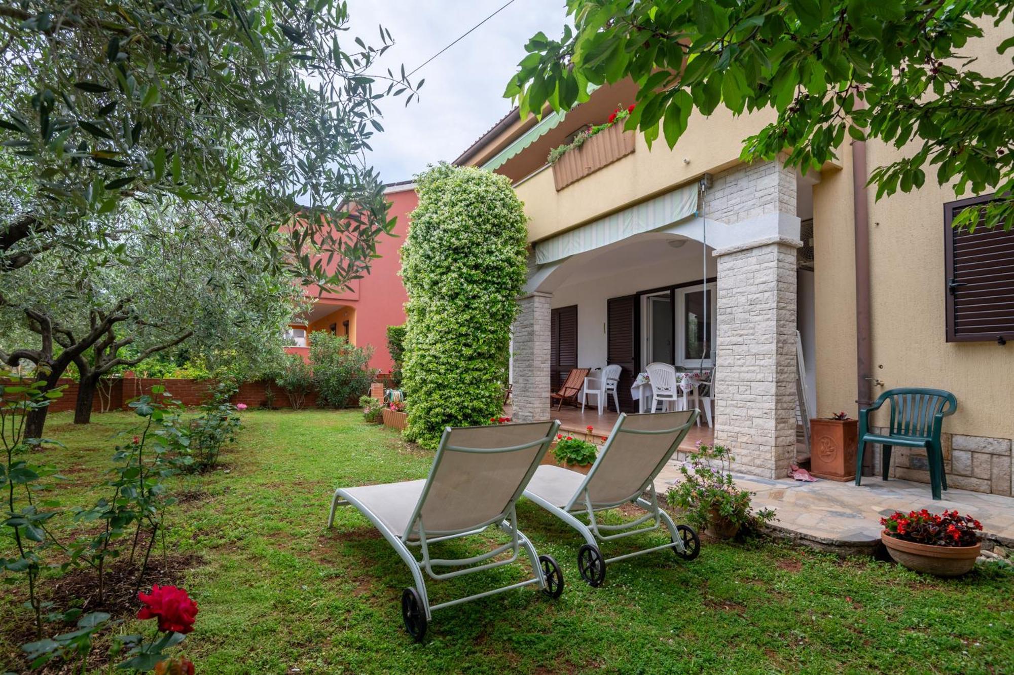 Apartments Mirella Novigrad  Luaran gambar