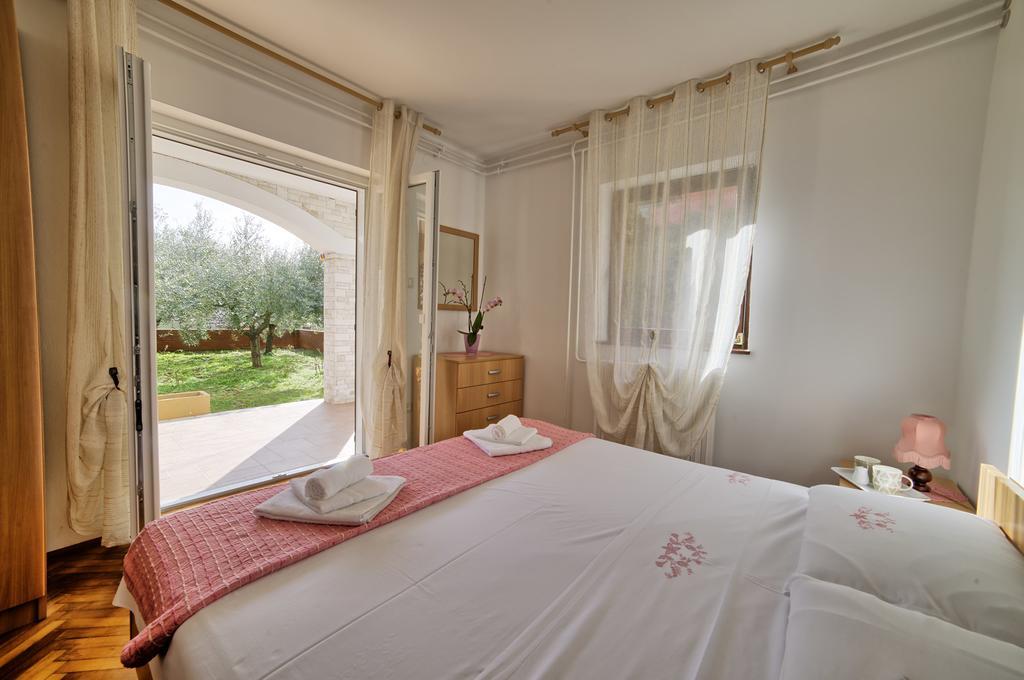 Apartments Mirella Novigrad  Luaran gambar